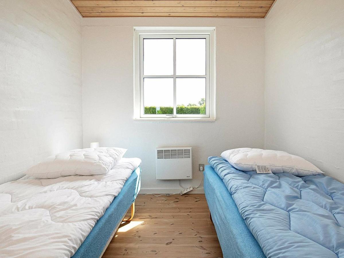 6 Person Holiday Home In Fåborg Kamer foto