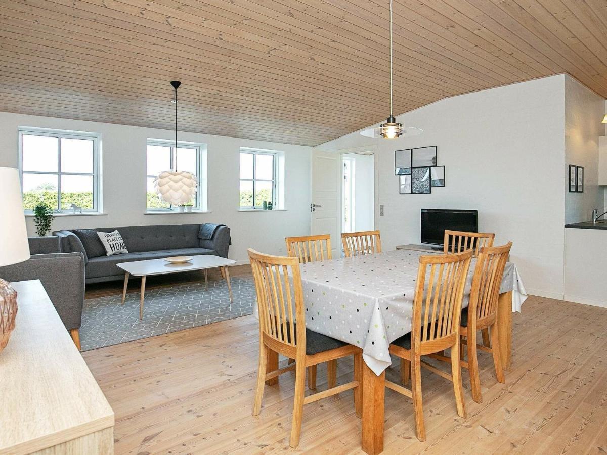 6 Person Holiday Home In Fåborg Kamer foto